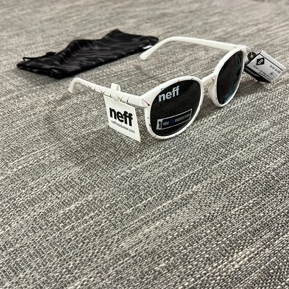 Neff Poppy Sunglasses - Picture 3 of 6